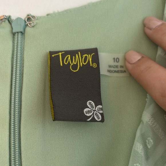Taylor Size 10 maxi dress - Picture 3 of 6